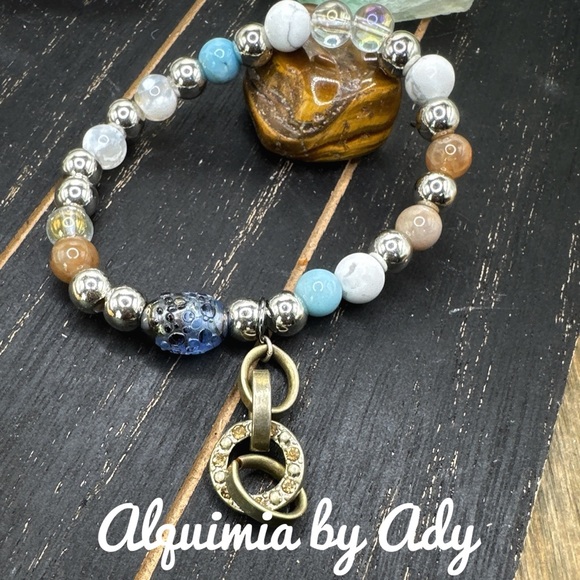 Alquimia Jewelry - AQUAMARINE AND WHITE JADED BRACELET STATEMENT